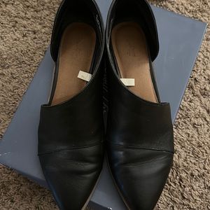 Universal Thread black flats